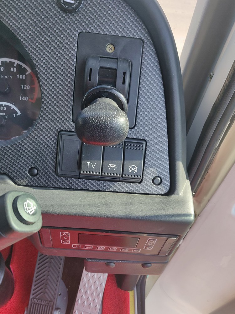 Manufacturer L360 20 diesel Front Engine 276kw Rated Power 1480 Max Torque Euro 2 Emission Standard Luxury Bus coach